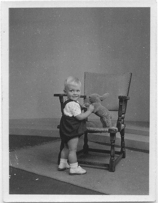 Klik voor foto in apart venster ab_van_den_broek_1948.jpg